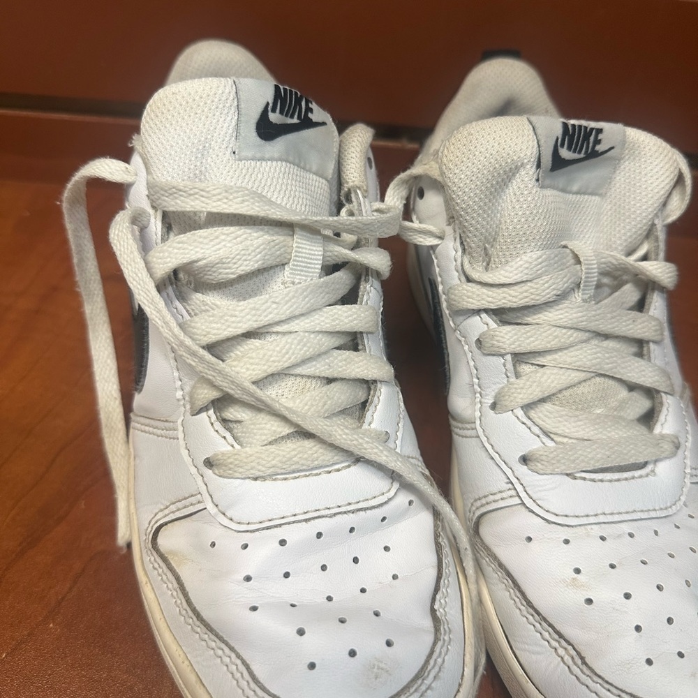 Nike White Classic Sneakers Low-Top Minimalist Design - Picture 10 of 14